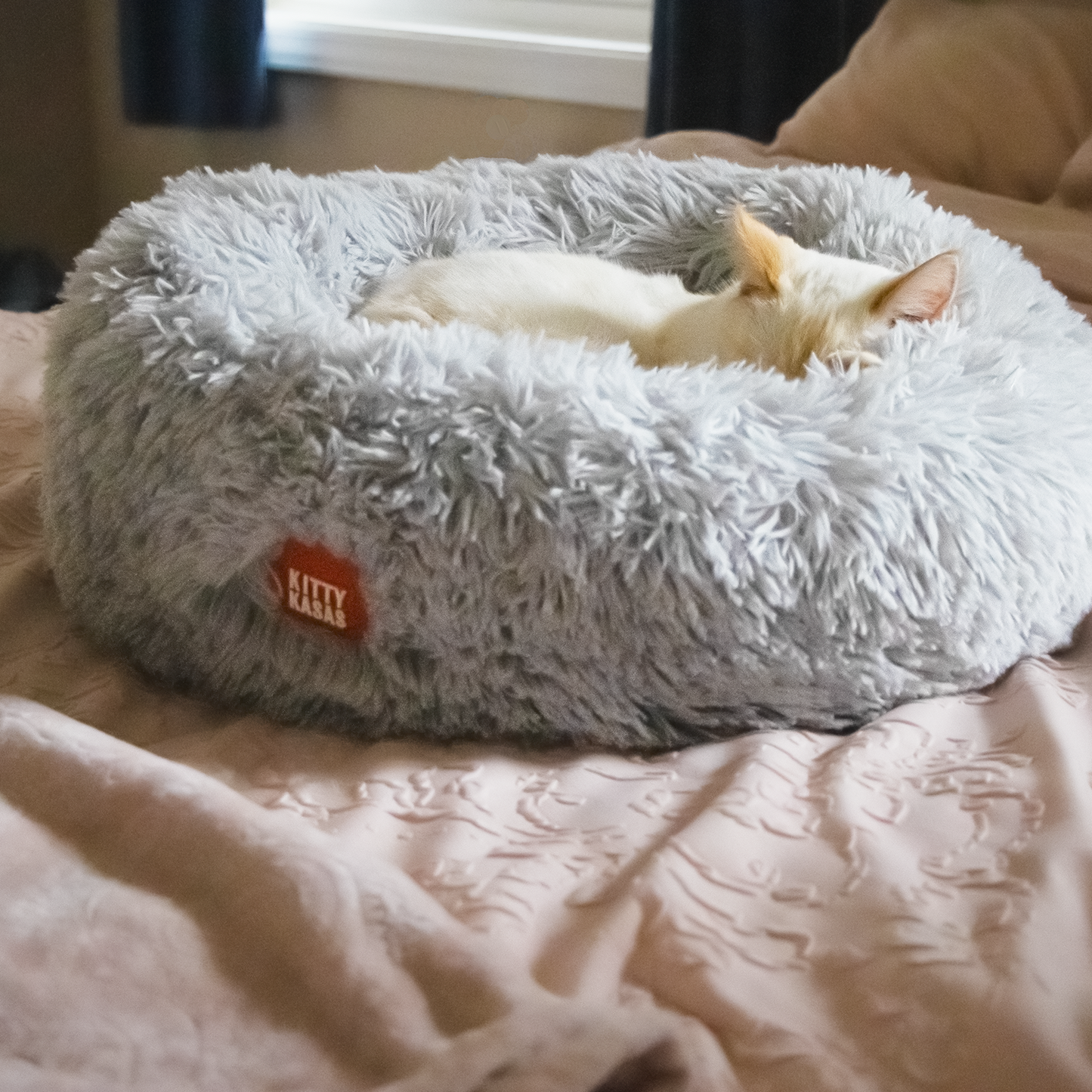 Kitty Kasa Plush Donut Cat Bed